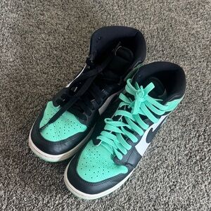 Jordan Kids Black and Teal Sneakers
